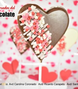 Piruleta con forma de corazon de chocolate