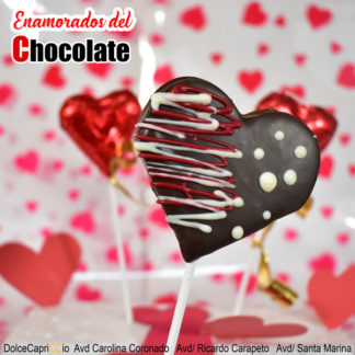 Piruleta de chocolate con forma de corazon