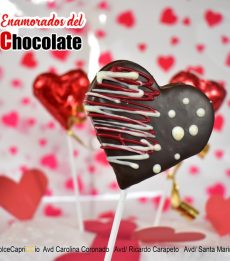 Piruleta de chocolate con forma de corazon