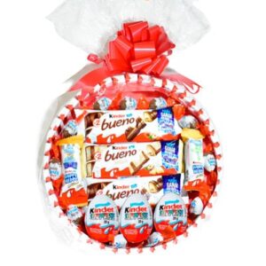 Tarta redonda con chocolates kinder y 3 huevos kinder sorpresa