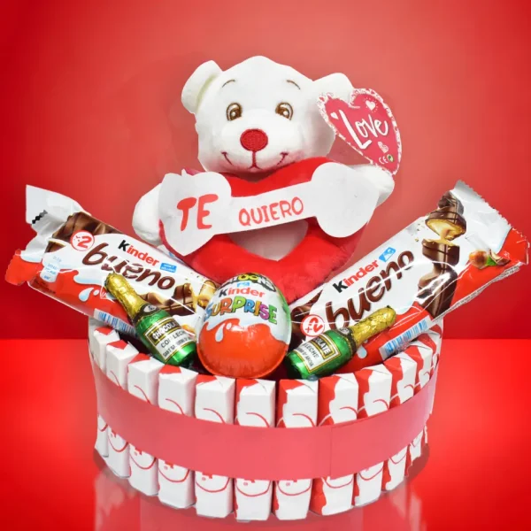 Tarta Kinder con oso de peluche.