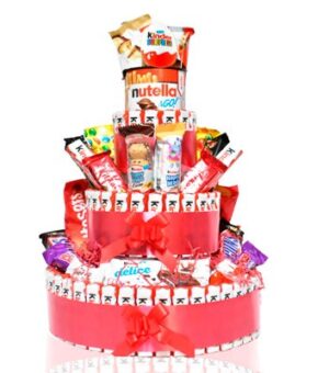 Tarta de tres alturas con chocolates kinder.
