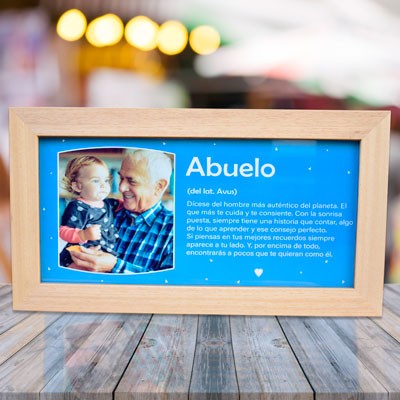 Marco de madera con fotografía personalizada y texto dedicado a un abuelo.