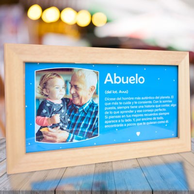 Marco de madera con fotografía personalizada y texto dedicado a un abuelo.