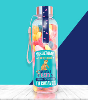 Botella con mensaje simpático para de los gatos. llena de chuches.