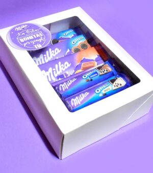 Caja blanca con ventana rellena de chocolates Milka