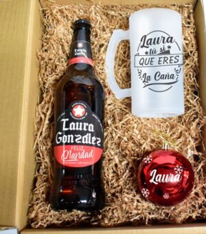 Cerveza Estrella Galicia personalizada, con jarra y bola de Navidad personalziada.