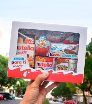 Estuche repleto de chocolate para regalo.