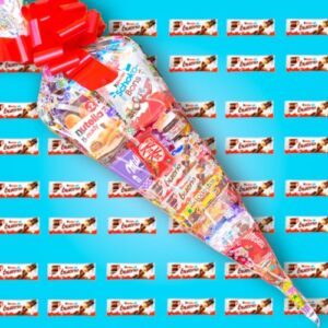 Cono relleno con chocolates, Kinder, Milka, Lacasitos.