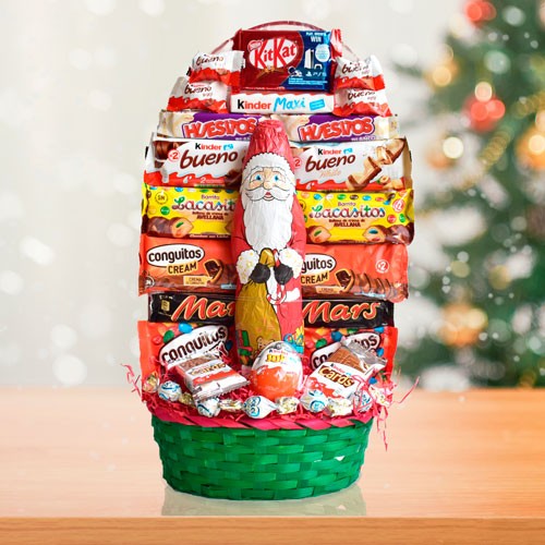 Enorme cesta con chocolates variados de casi 70 centímetros de alta.