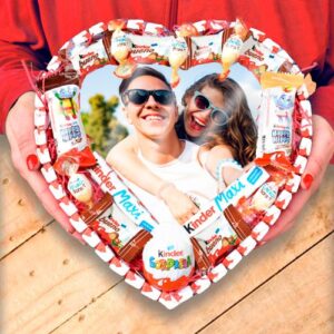 Tarta en forma de corazón con imagen comestible.