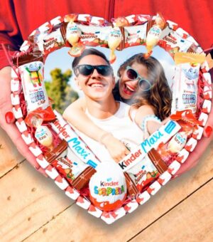 Tarta en forma de corazón con imagen comestible.