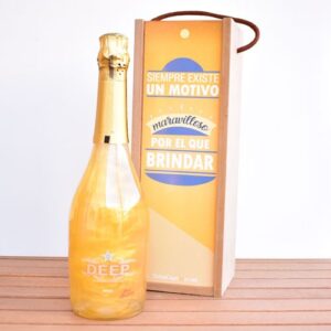 Botella con efecto nube dorada.