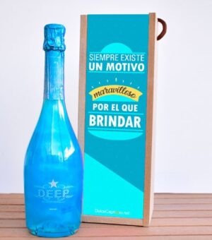 Botella con efecto nube azul y plata.