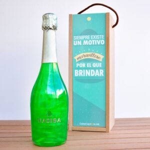 Botella con efecto nube rosa y plata.