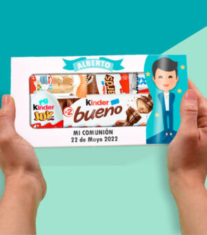 Caja repleta de chocolates para los invitados de la Primera Comunión niño.