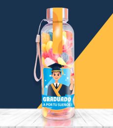 Botella con chuches para un niño graduado.