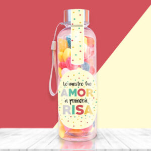 Botella con chuches para regalar a tu amor a primera risa.