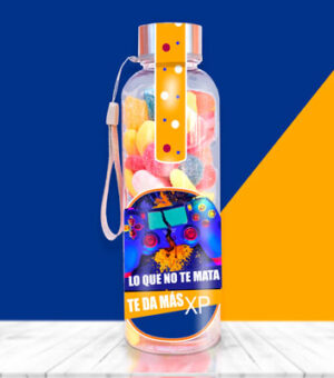 Botella con chuches para regalar a un gamer.
