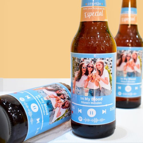 Estuche de cerveza con 3 cervezas Estrella Galicia Gran reserva 1906 y Escáner Spotify para escuchar tu canción favorita.