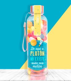 Botella llena de chuches con mensaje de aquí a Plutón no existe nadie más molón.