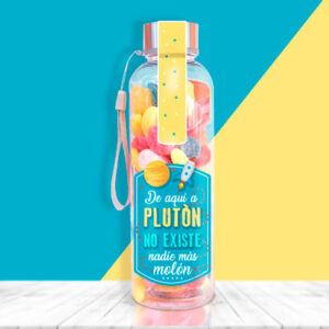 Botella llena de chuches con mensaje de aquí a Plutón no existe nadie más molón.