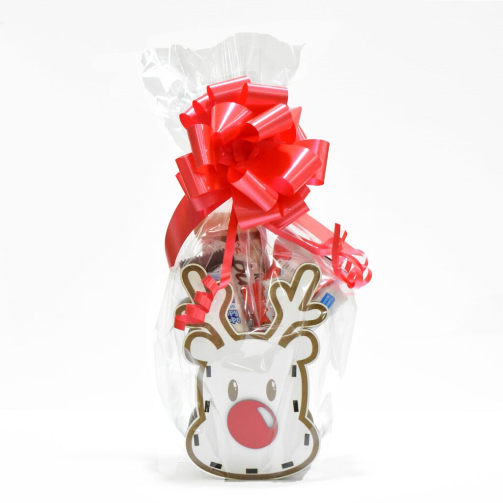 Rodolfo el reno de madera con chocolates.