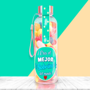 Botella rellena de chuches para regalar a un sobrino.