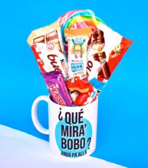 Taza con frase de Jugador Argentino Repleta de chocolate.