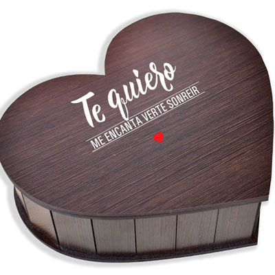 Caja en forma de corazón con bombones Lindor y Ferrero Rocher.