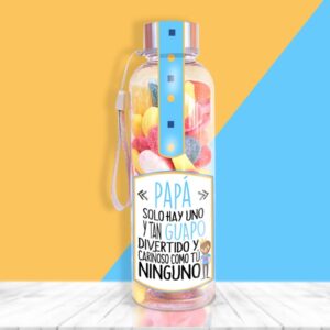 Botella rellena de chuches para regalar a papá.