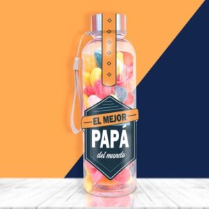 Botella rellena de chuches para regalar a papá.