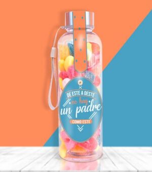 Botella rellena de chuches para regalar a papá.
