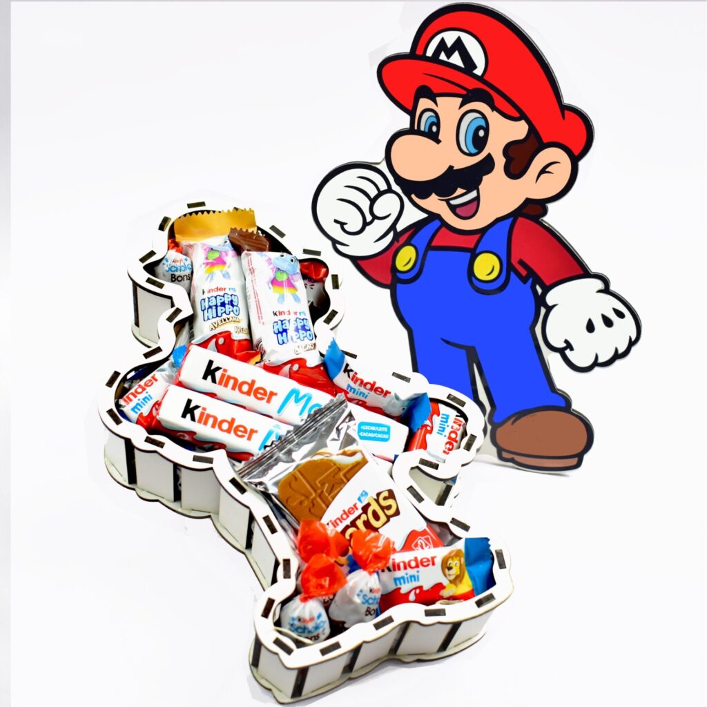 Caja de madera para regalar con la forma de super mario.