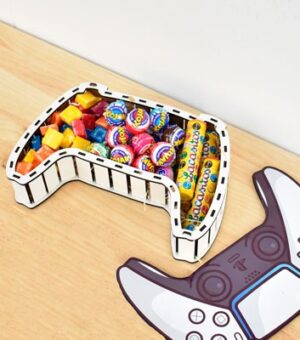 Caja en forma de mando de la Play rellena con chuches.