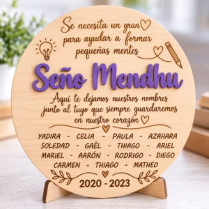 Placa de madera personalizada para profesores con nombre en relieve, nombres de alumnos grabados a láser y soporte de madera.