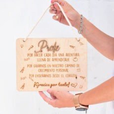 Placa de madera grabada para regalar a los profesores.