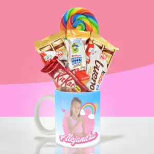 Taza de Barbie rellena de chocolates.