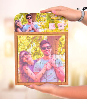 Puzle de madera con fotografía de amor.