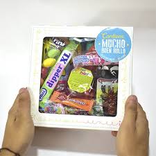 Estuche repleto de golosinas