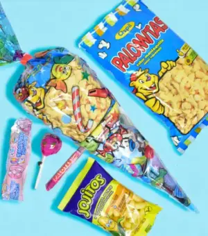 Cono de golosinas sin gluten para eventos.