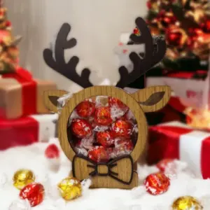Reno de madera lleno de chocolates Lindor.