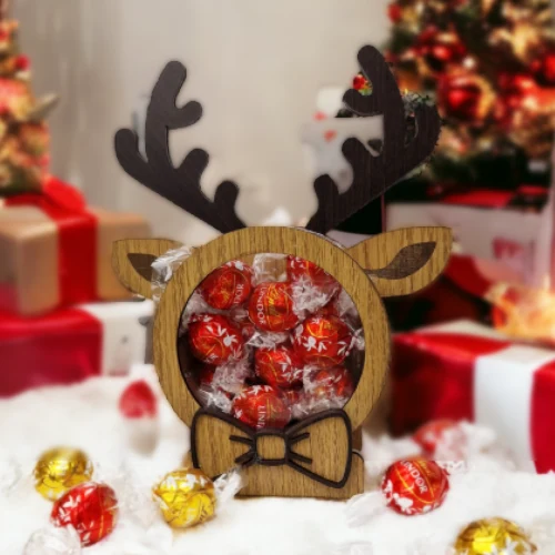 Reno de madera lleno de chocolates Lindor.