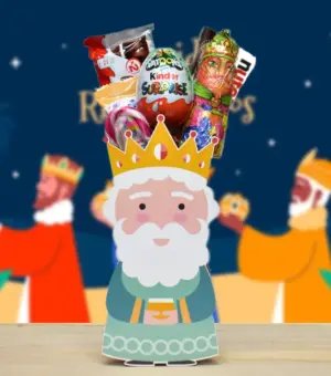 Rey Mago Melchor de madera relleno de chocoalte.