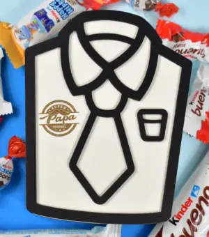 Caja de madera en forma de camisa.