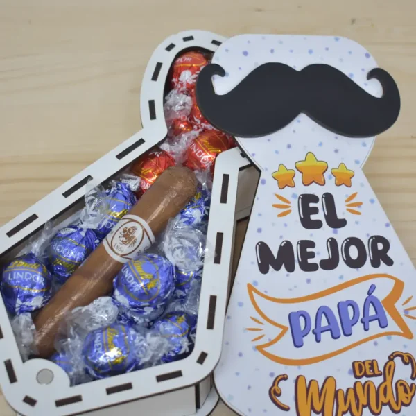 Caja de madera en forma de corbata con bigote.