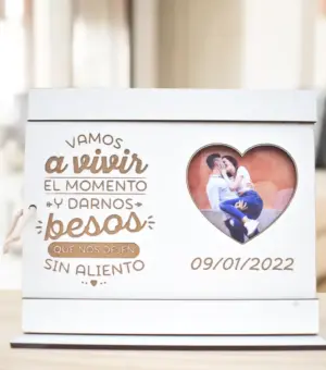 Marco de foto personalizado y grabado.