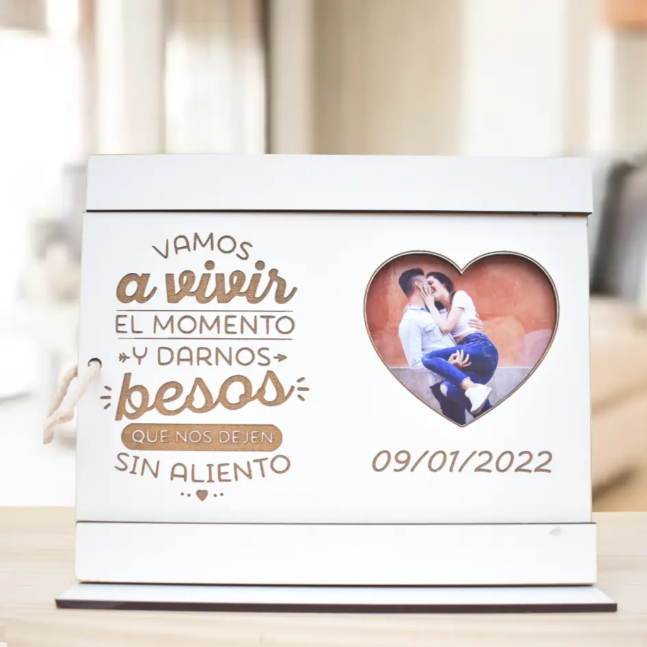 Marco de foto personalizado y grabado.