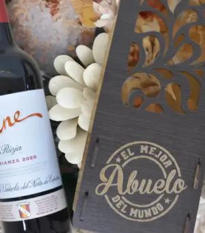 Caja de vino de madera para el mejor abuelo del mundo.