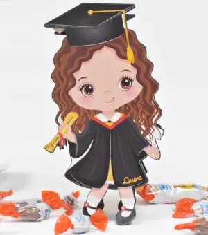 Muñeca 3d graduada con chocolates.